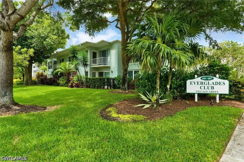 631 12th Avenue S Naples FL 34102