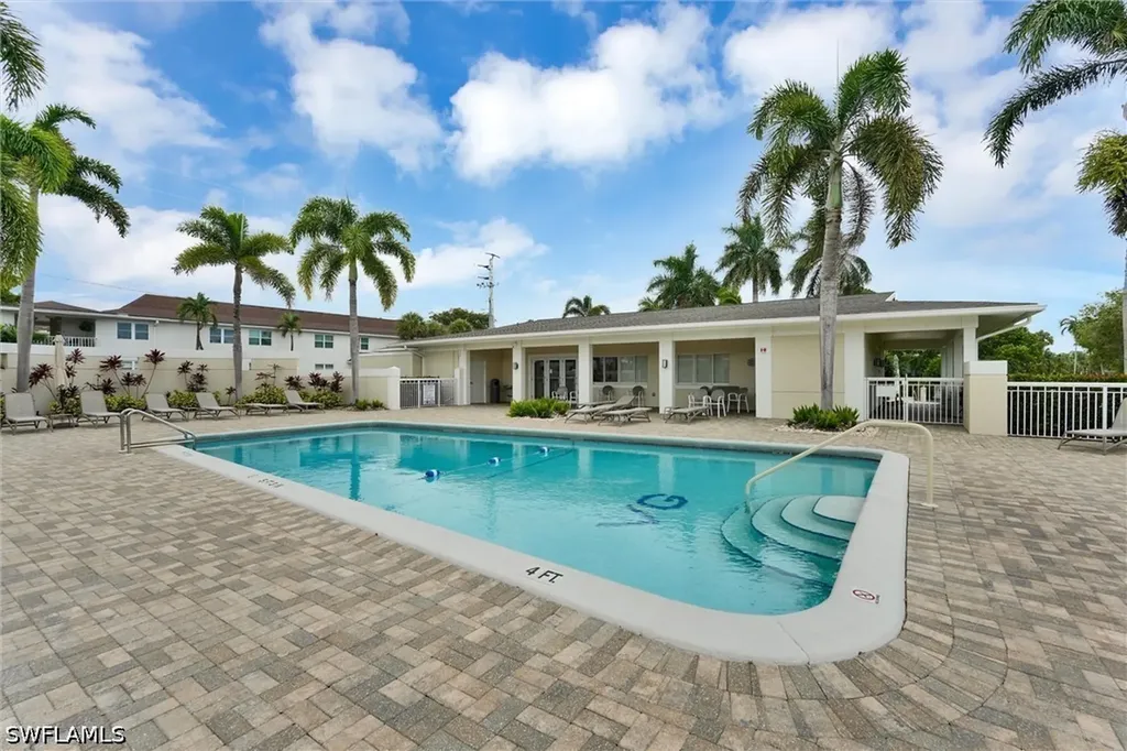631 12th Avenue S Naples FL 34102