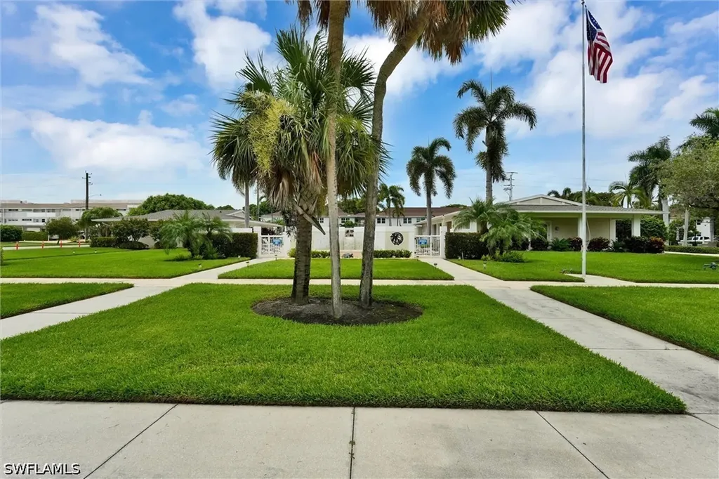 631 12th Avenue S Naples FL 34102