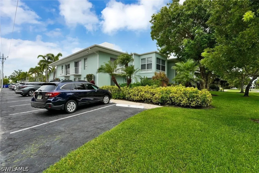 631 12th Avenue S Naples FL 34102