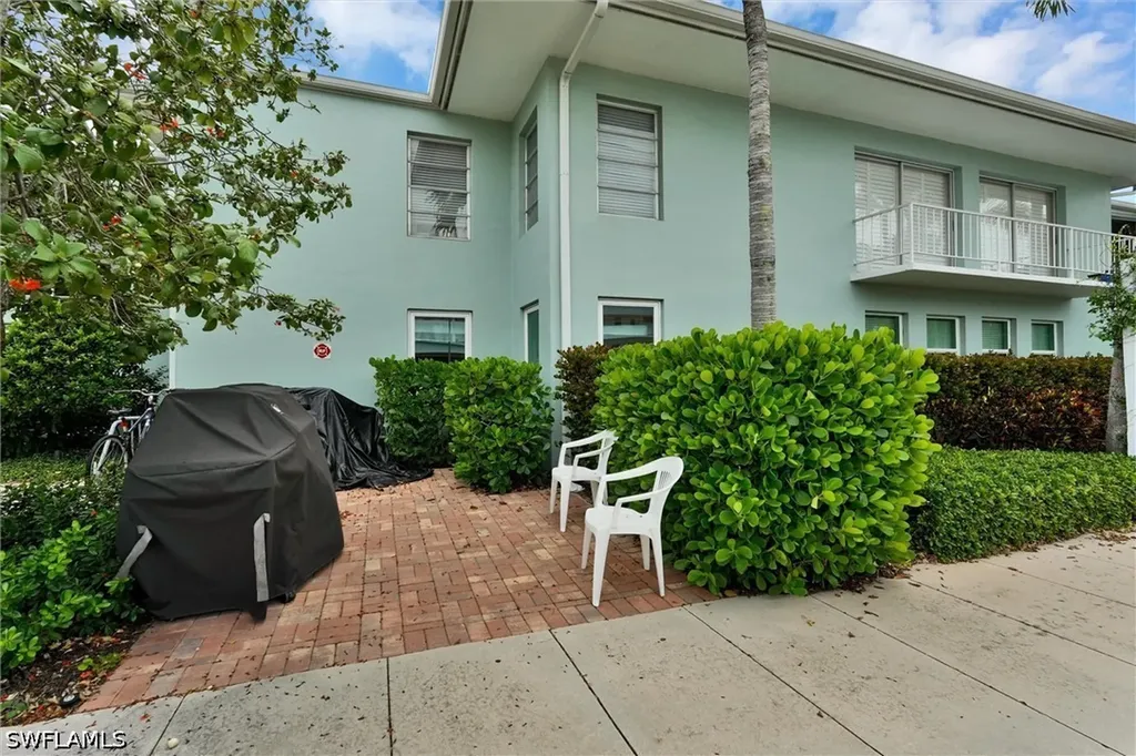 631 12th Avenue S Naples FL 34102
