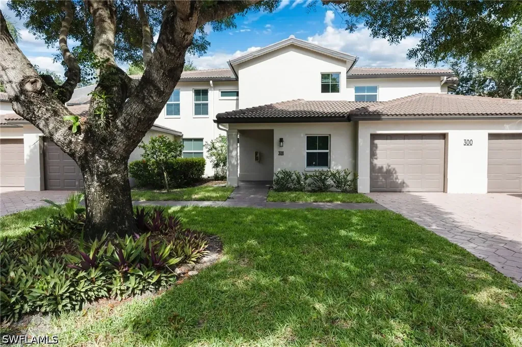 Naples FL, 300 Diamond Circle, Unit 308