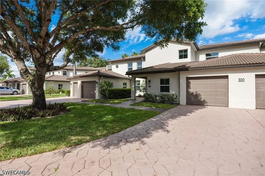 300 Diamond Circle Naples FL 34110