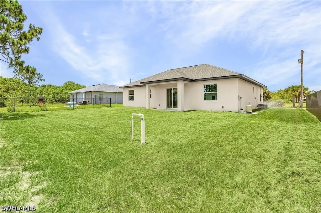 748 Chestnut Street E Lehigh Acres FL 33974