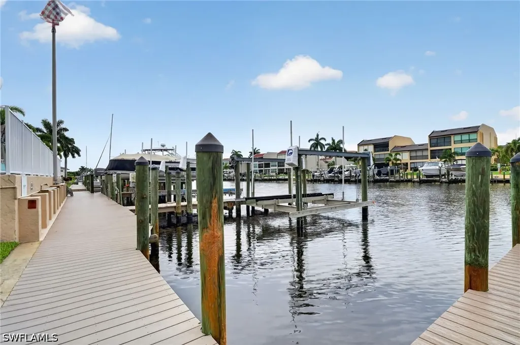 4025 SE 19th Place Cape Coral FL 33904