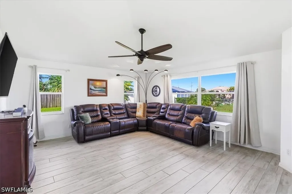 1702 SE 11th Avenue Cape Coral FL 33990