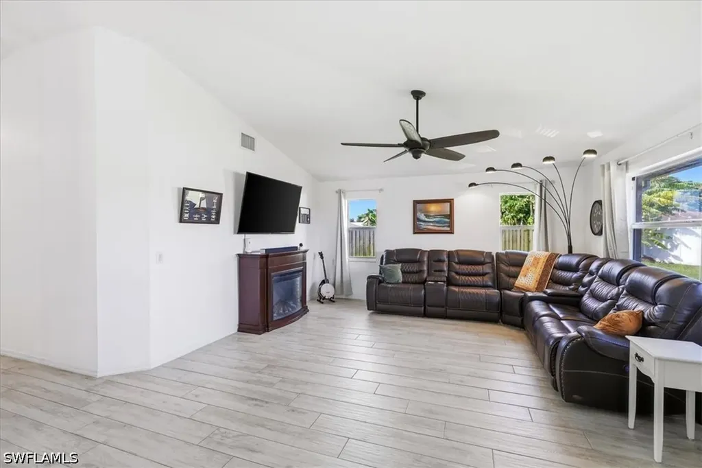 1702 SE 11th Avenue Cape Coral FL 33990
