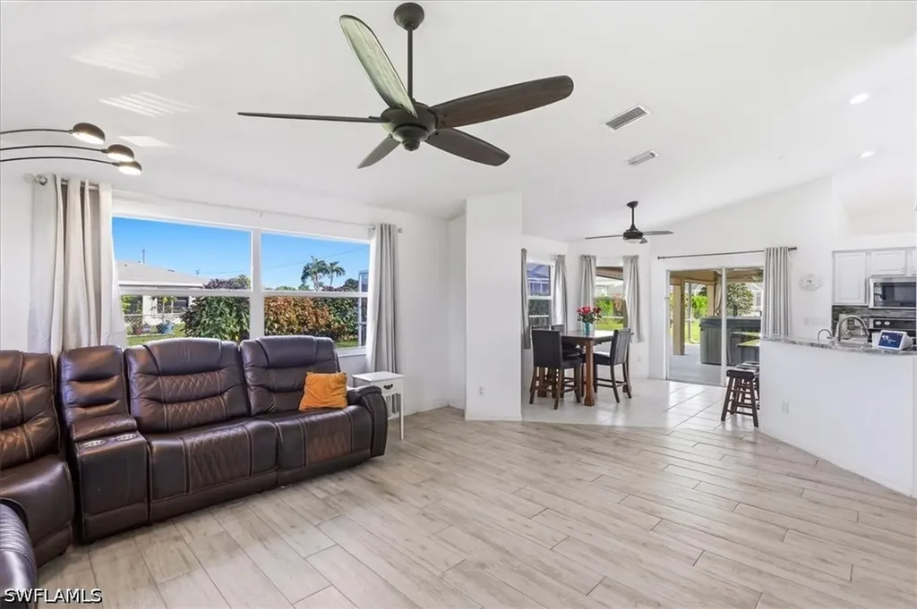 1702 SE 11th Avenue Cape Coral FL 33990