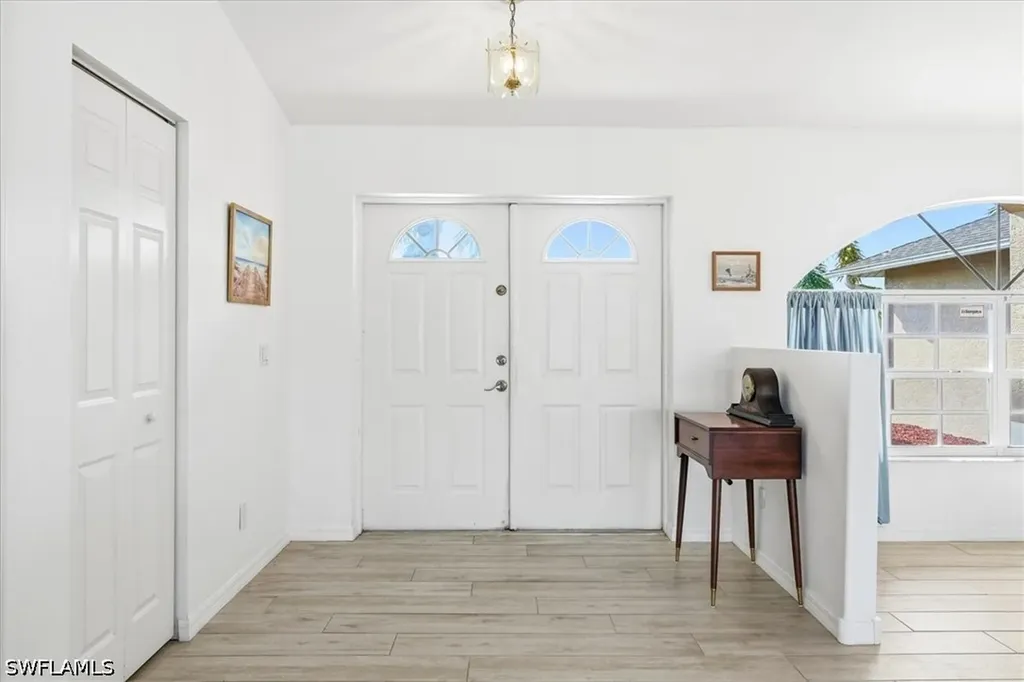 1702 SE 11th Avenue Cape Coral FL 33990