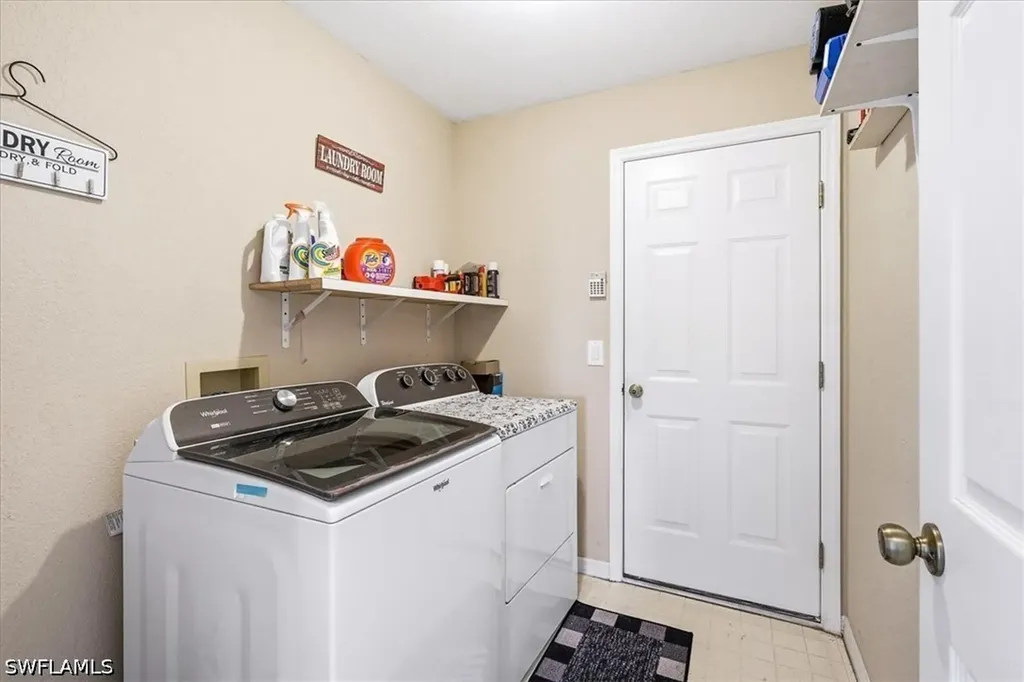 1702 SE 11th Avenue Cape Coral FL 33990