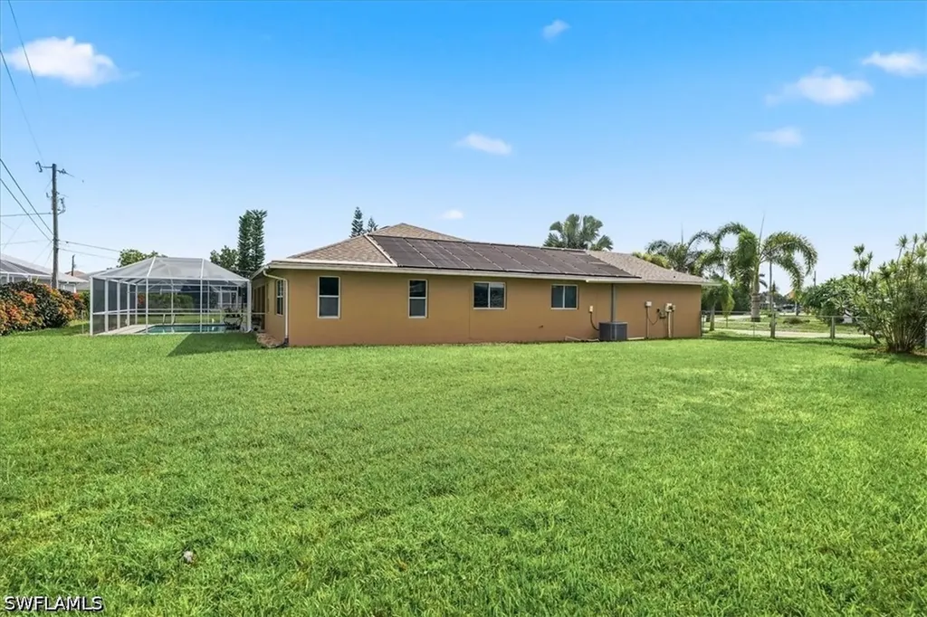 1702 SE 11th Avenue Cape Coral FL 33990