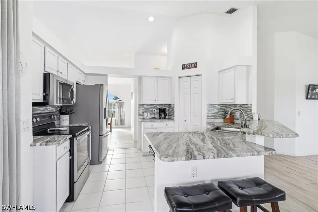 1702 SE 11th Avenue Cape Coral FL 33990