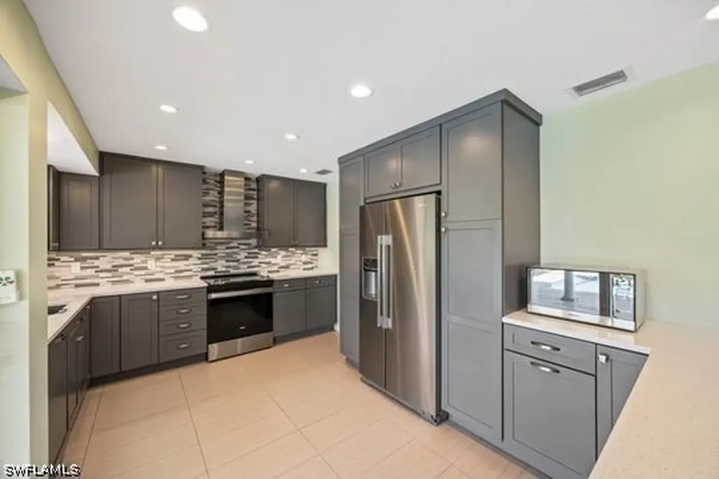 9757 Berkshire Street Naples FL 34109
