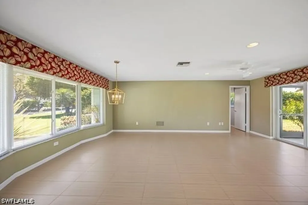 9757 Berkshire Street Naples FL 34109