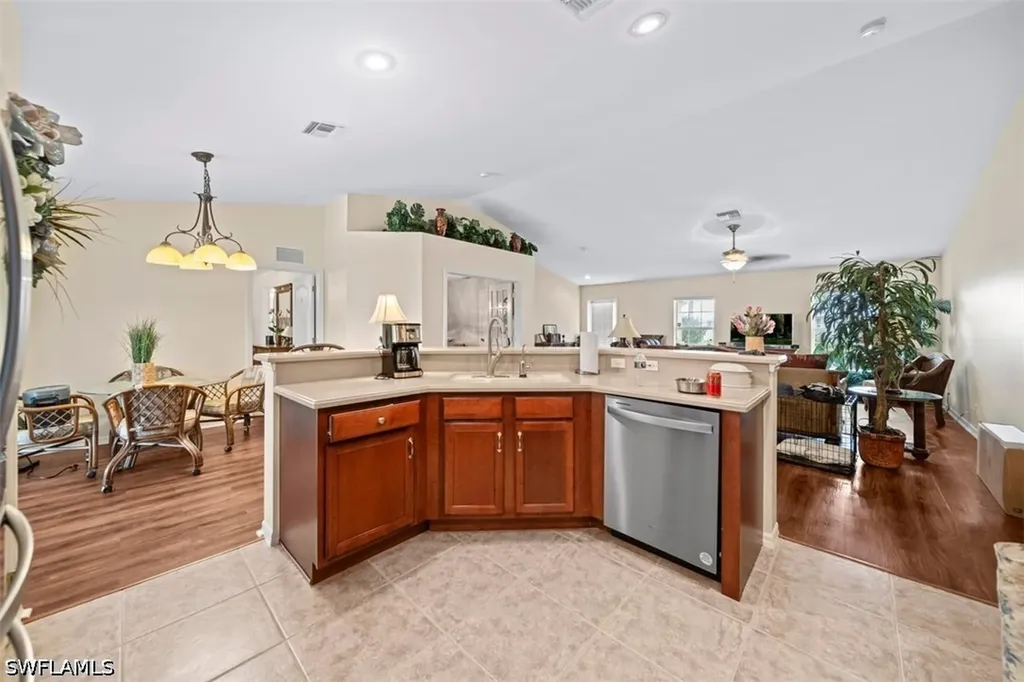 1125 NE 36th Terrace Cape Coral FL 33909