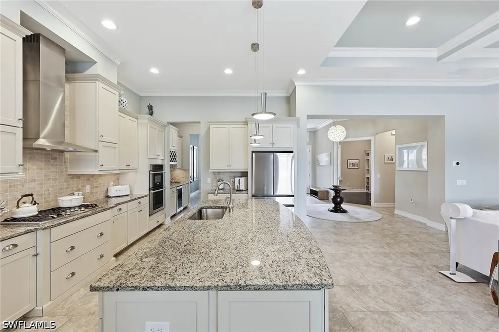9446 Lagomar Court Naples FL 34114