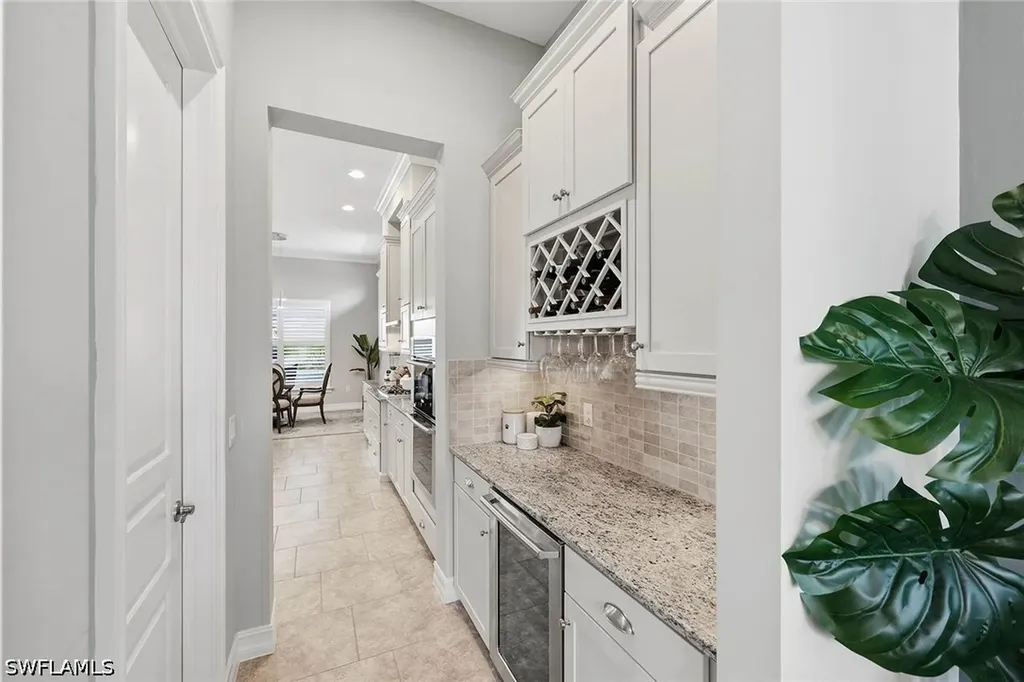 9446 Lagomar Court Naples FL 34114