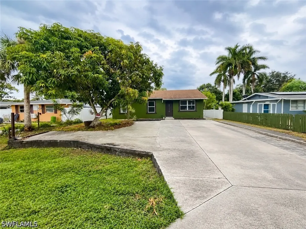 5370 Holland Street Naples FL 34113