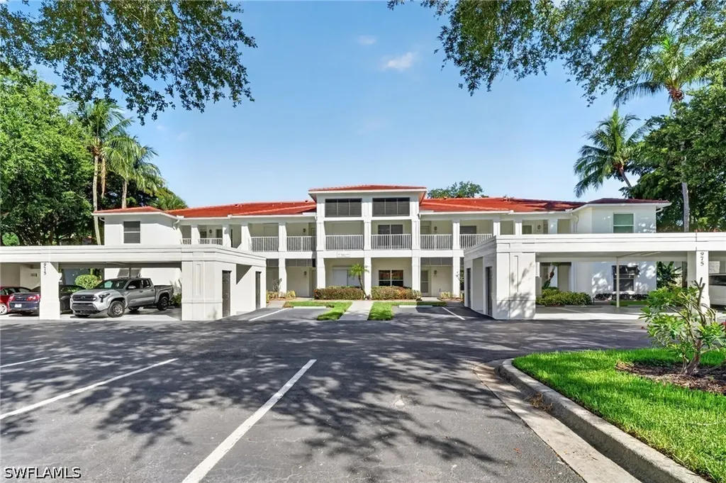 975 Tarpon Cove Drive Naples FL 34110