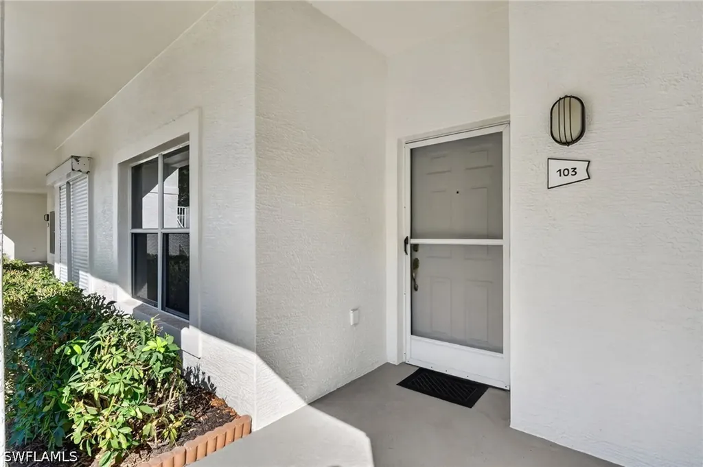 975 Tarpon Cove Drive Naples FL 34110