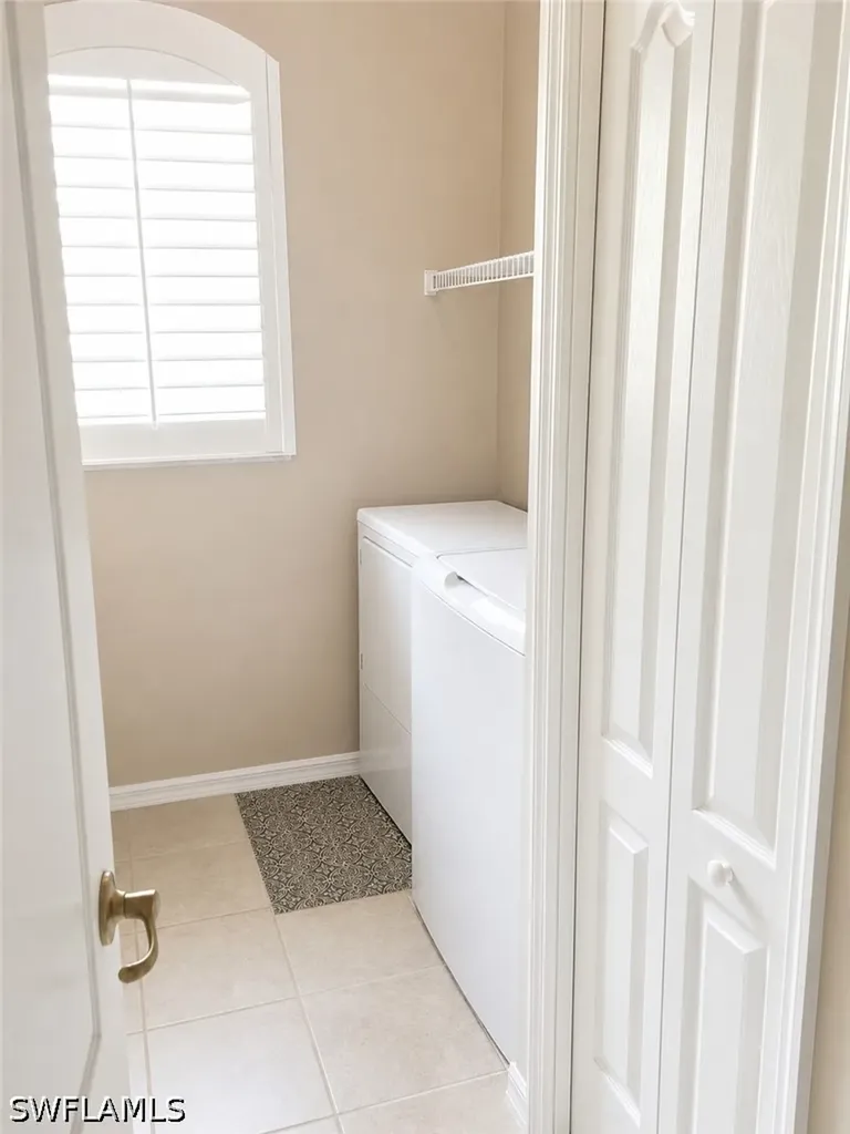 1993 Crestview Way Naples FL 34119