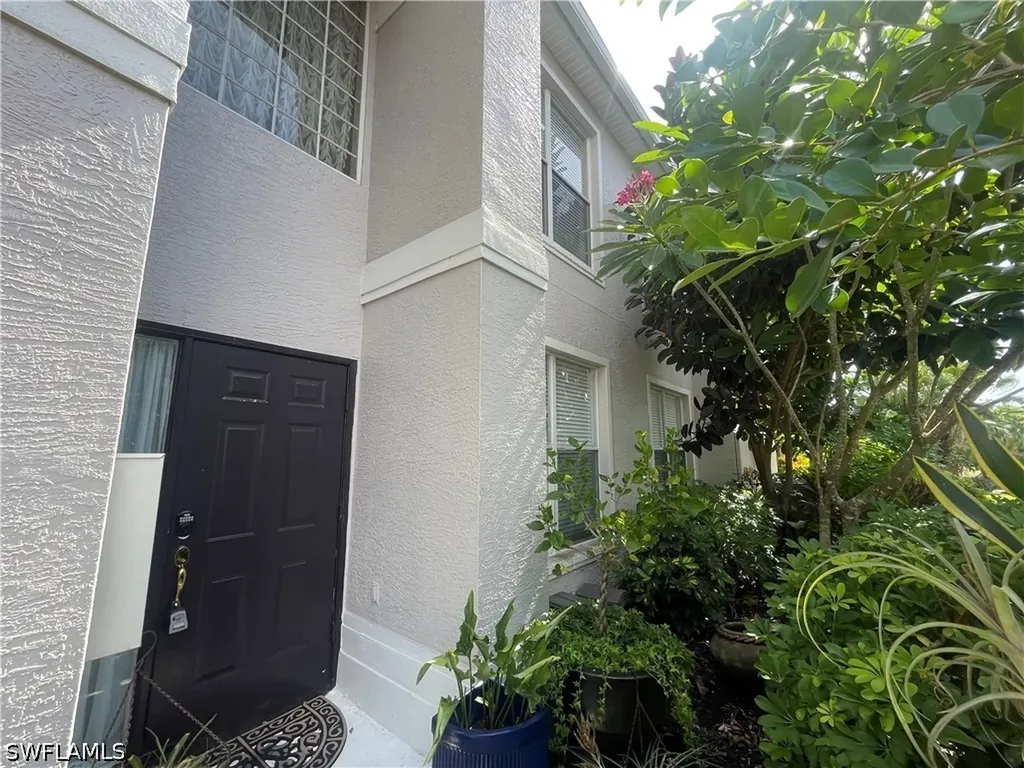 1993 Crestview Way Naples FL 34119