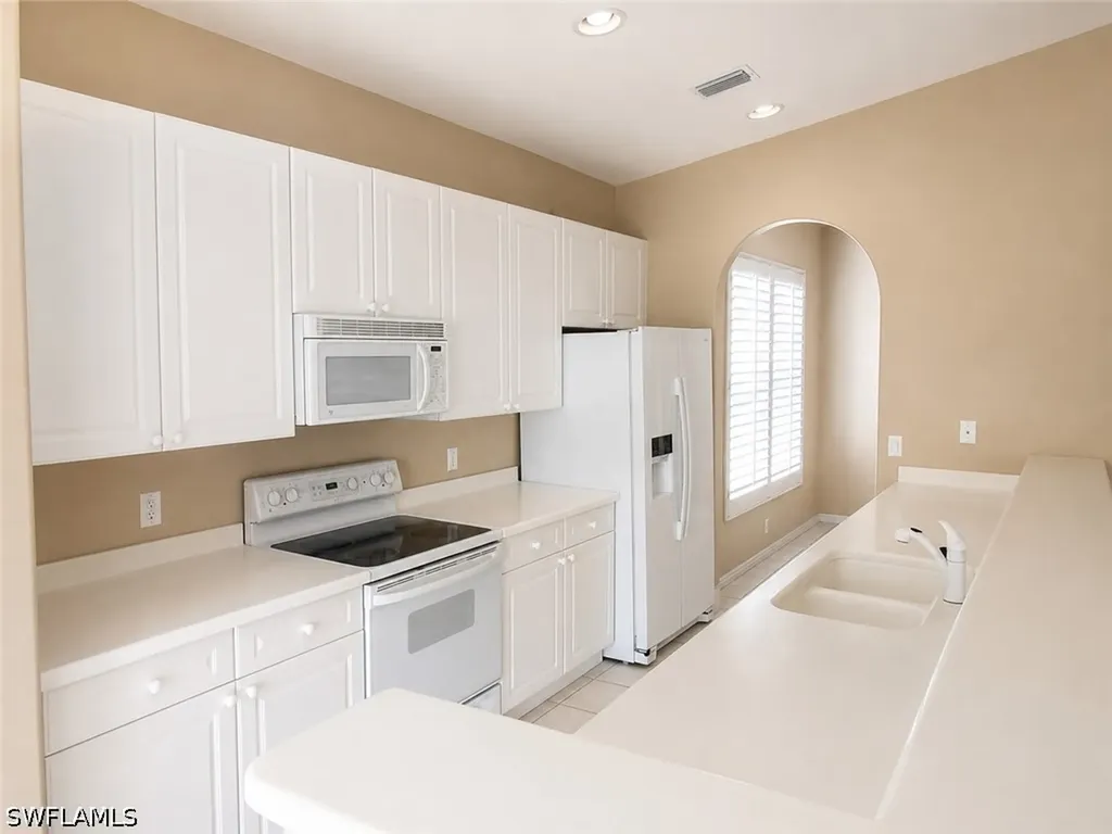 1993 Crestview Way Naples FL 34119