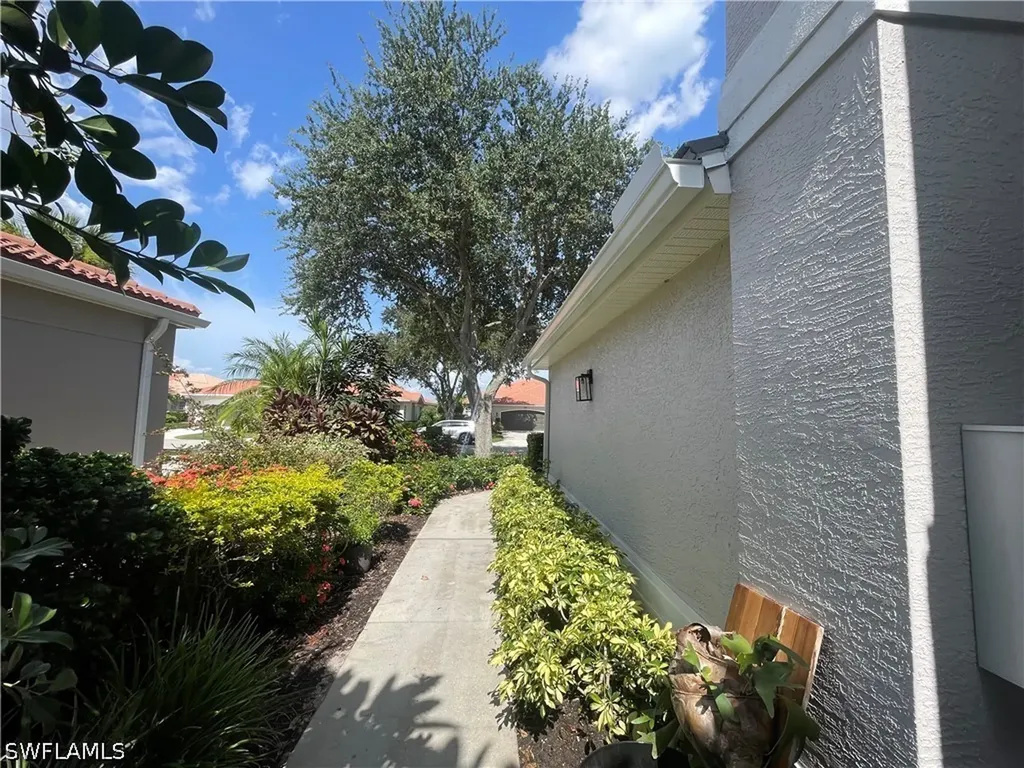 1993 Crestview Way Naples FL 34119