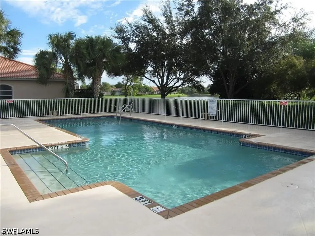 1993 Crestview Way Naples FL 34119