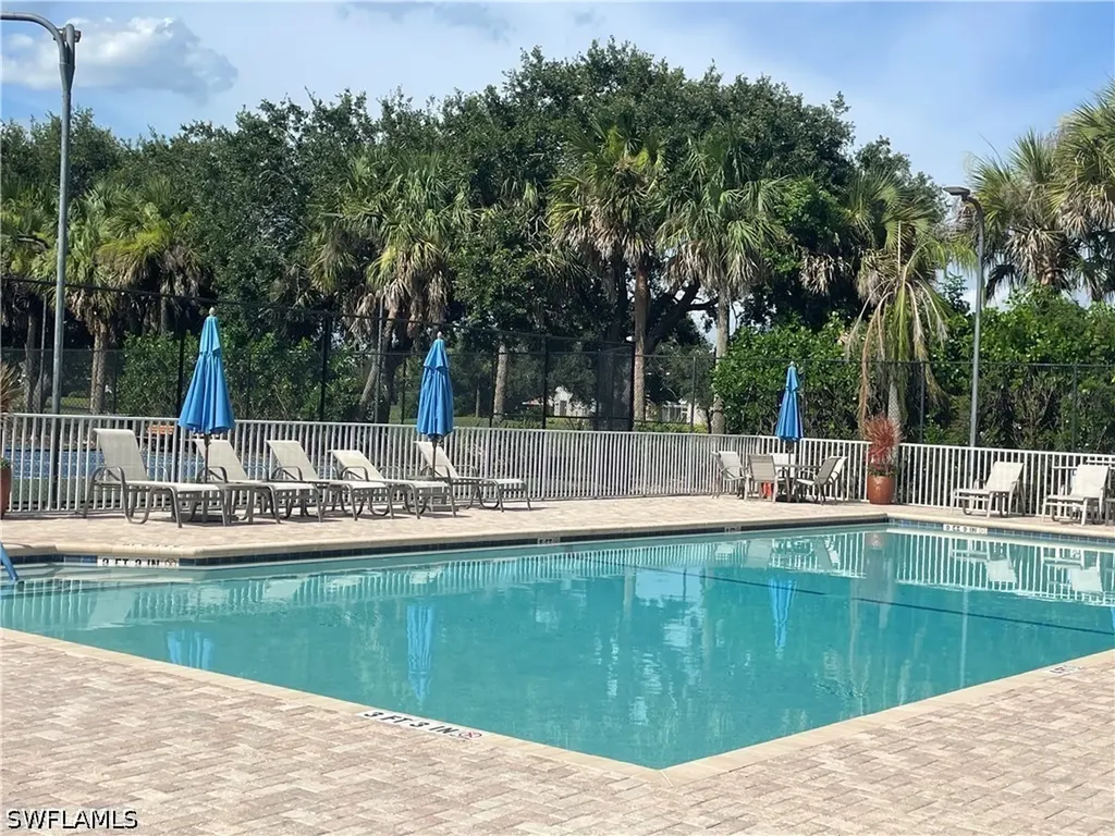 1993 Crestview Way Naples FL 34119