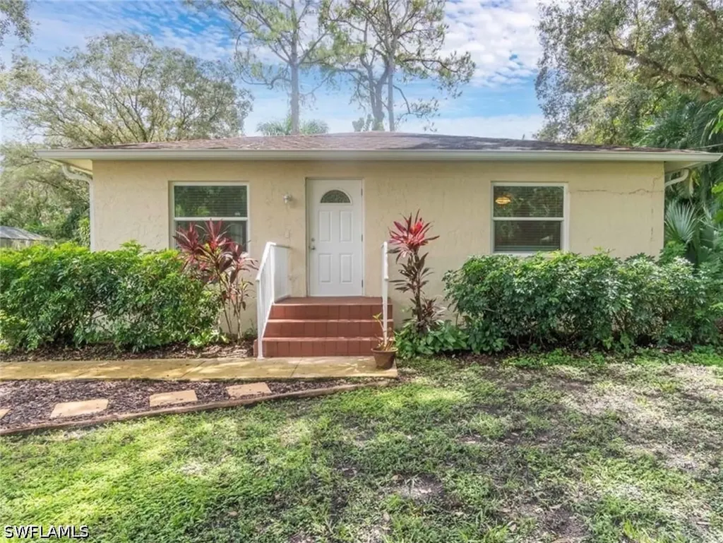 497 Donna Street Naples FL 34104