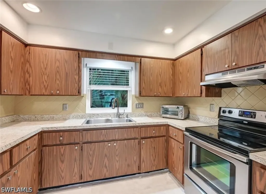 497 Donna Street Naples FL 34104