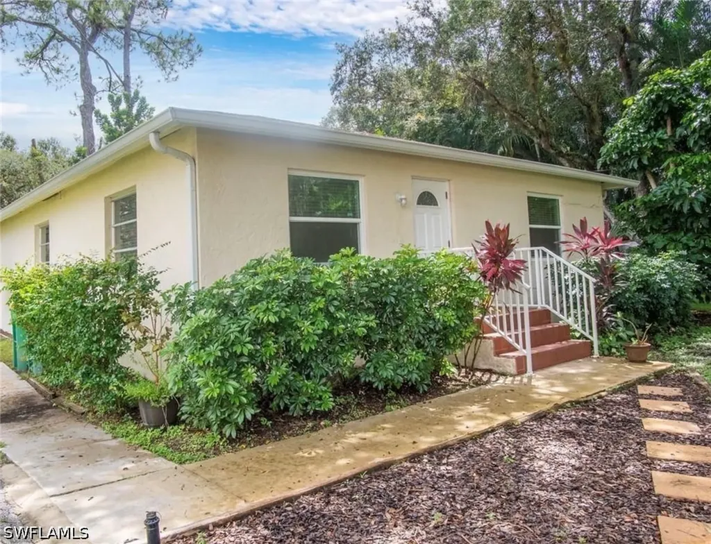 497 Donna Street Naples FL 34104