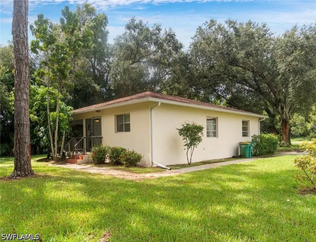 497 Donna Street Naples FL 34104