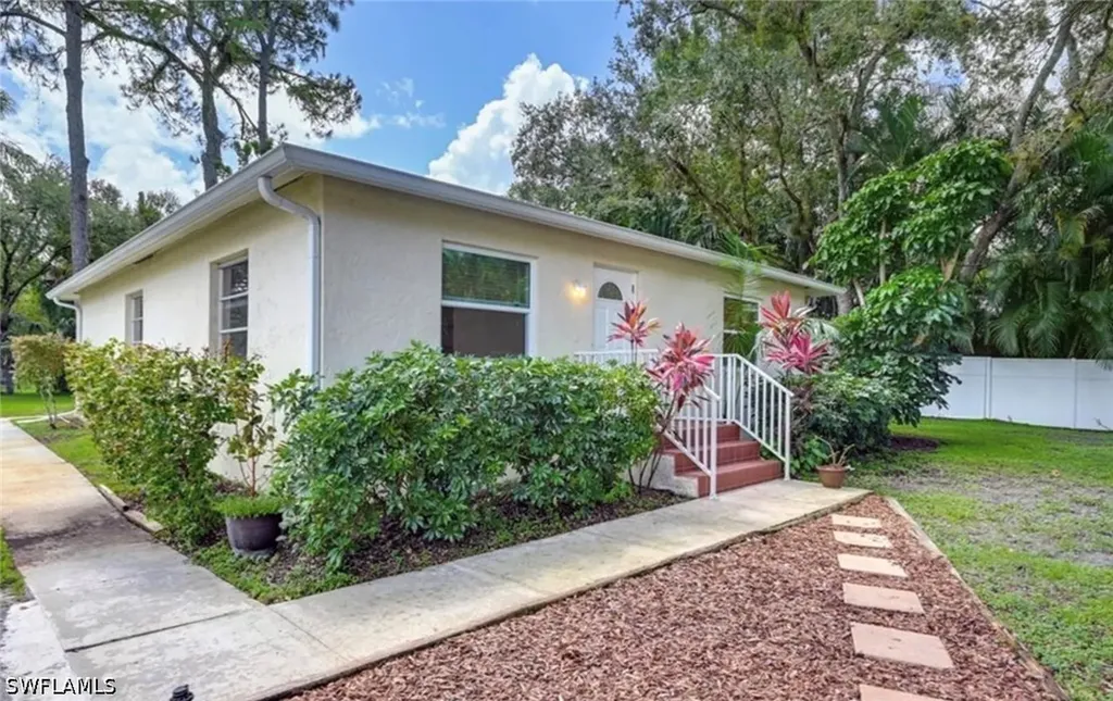 497 Donna Street Naples FL 34104