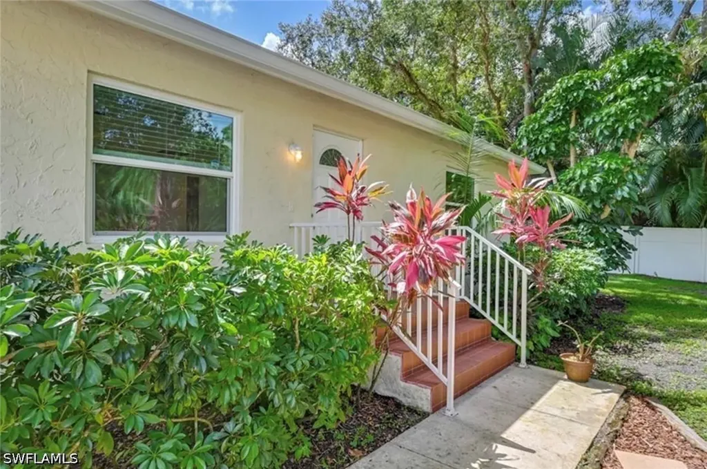 497 Donna Street Naples FL 34104