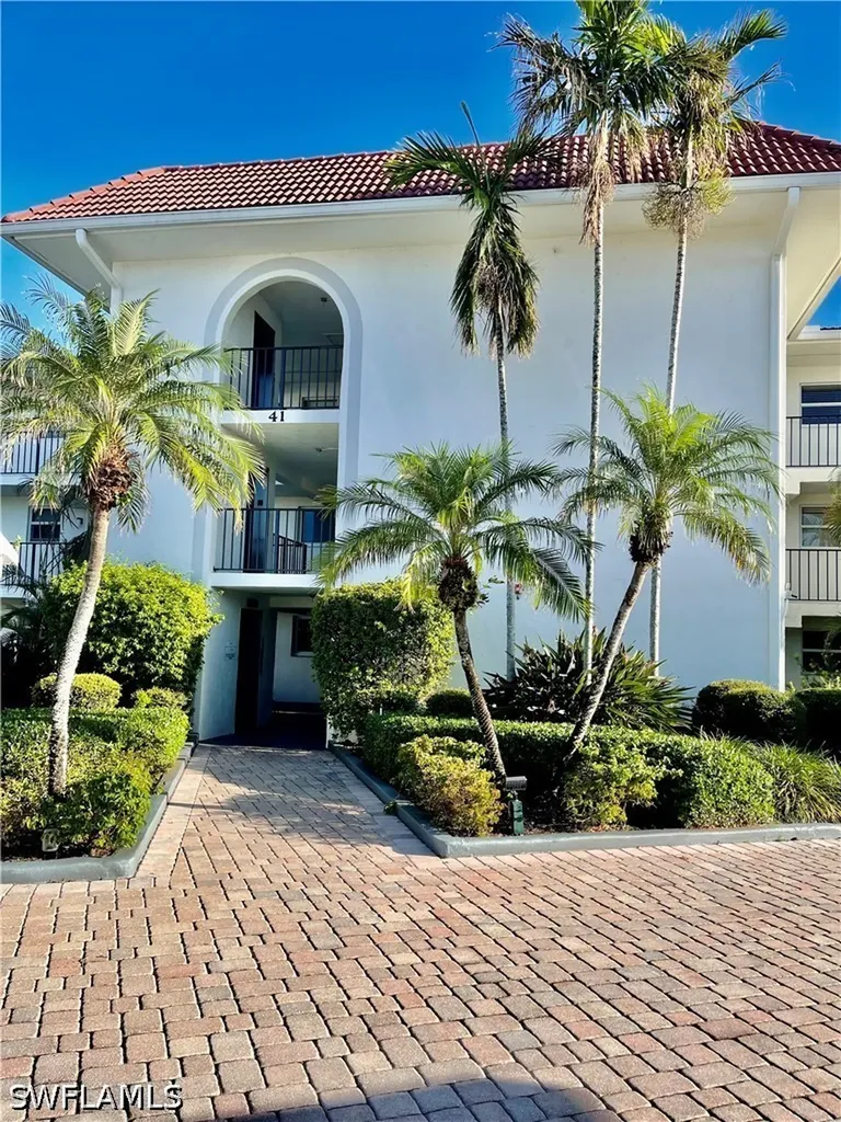 41 High Point Circle S Naples FL 34103