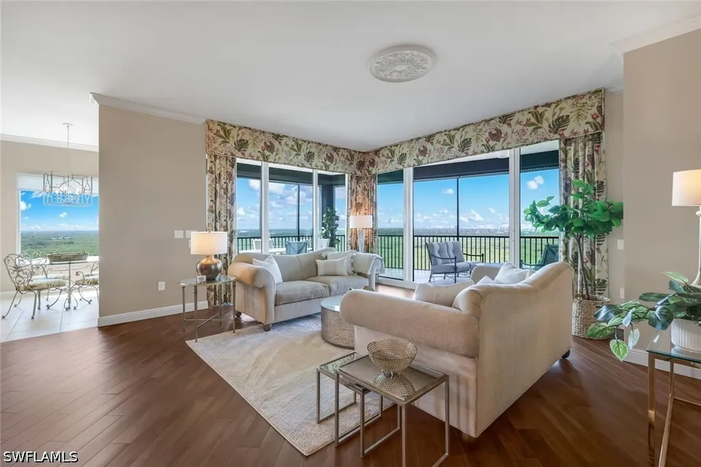 455 Cove Tower Drive Naples FL 34110