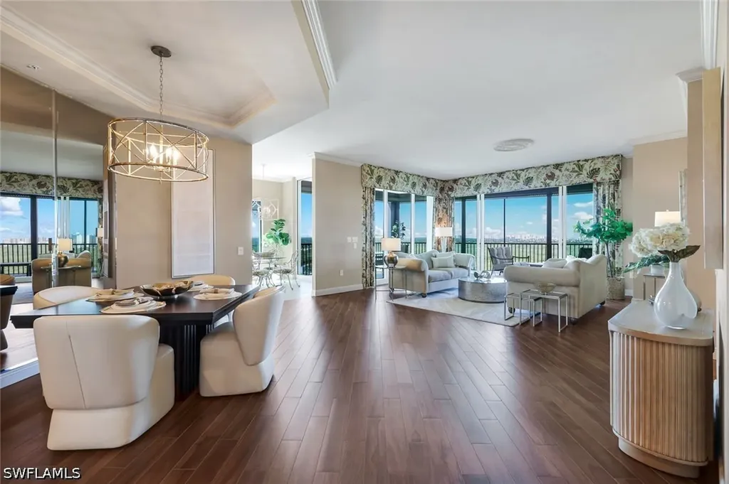 455 Cove Tower Drive Naples FL 34110