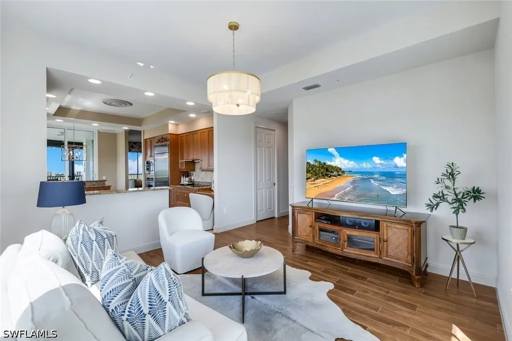 455 Cove Tower Drive Naples FL 34110