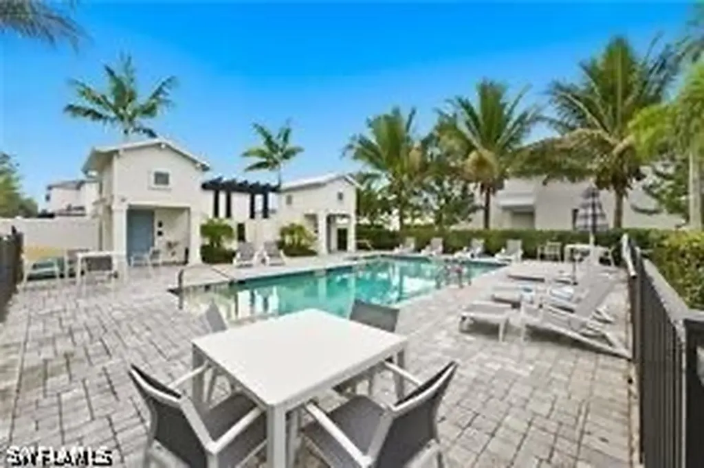 13081 Pembroke Drive Naples FL 34105