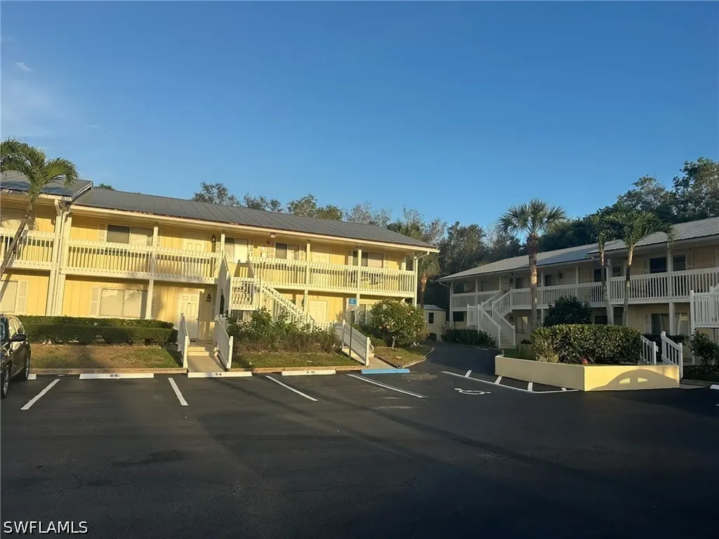 4621 Bayshore Drive Naples FL 34112