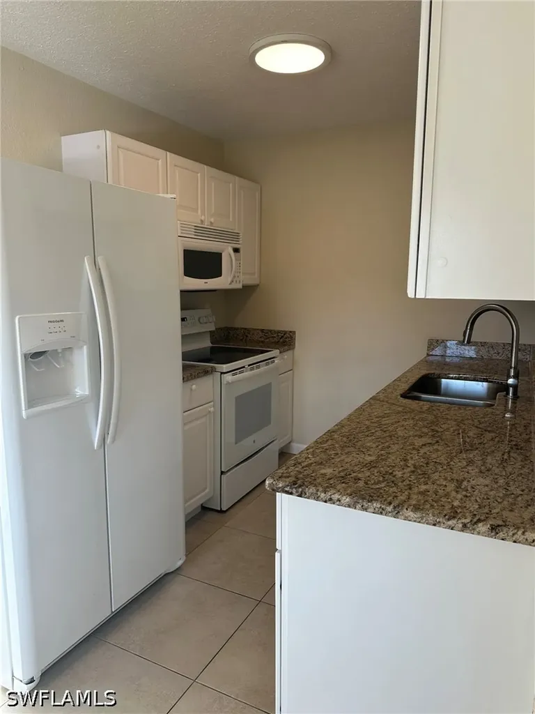 4621 Bayshore Drive Naples FL 34112