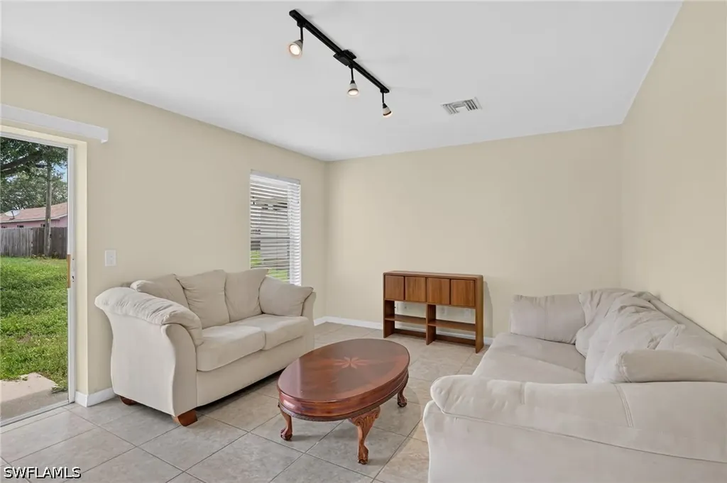 523 SE 25th Lane Cape Coral FL 33904