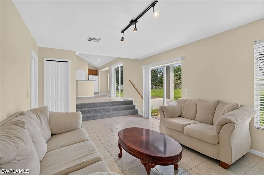 523 SE 25th Lane Cape Coral FL 33904