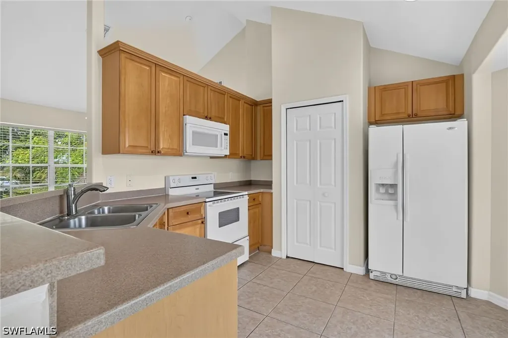 523 SE 25th Lane Cape Coral FL 33904