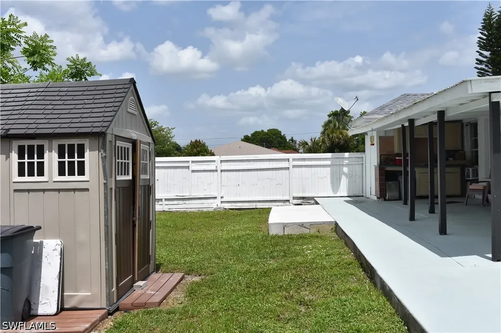 5225 23rd Avenue SW Naples FL 34116