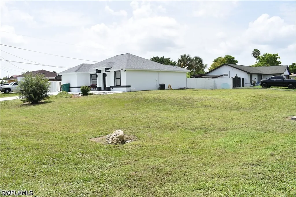 5225 23rd Avenue SW Naples FL 34116