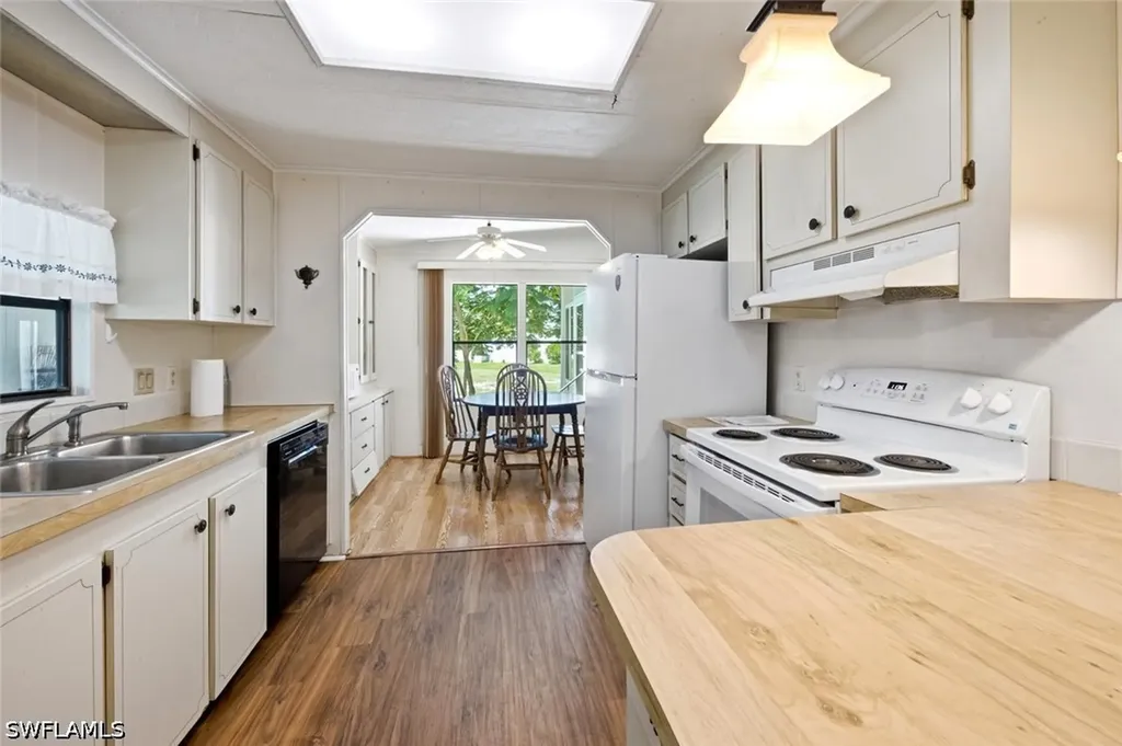 621 Charlemagne Boulevard Naples FL 34112