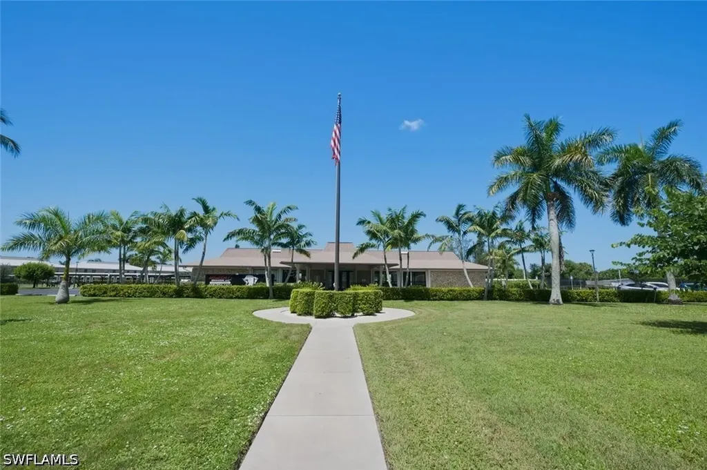 621 Charlemagne Boulevard Naples FL 34112